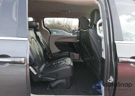 2017 Chrysler Pacifica Touring-L Plus z USA, uszkodzony, nr VIN 2C4RC1EGXHR643872